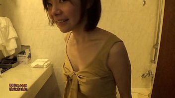 ぺちゃ鼻の素人ブスが全裸で無修正おまんこクパァしてバイブオナニー！そのままクリトリスを同時に指で高速コリコリするハードなオナニーの無修正エロ動画！