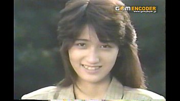 昭和の大人っぽい20歳の美女のスレンダー全裸ボディーを堪能するエロ動画！