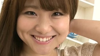 笑顔が素敵なムチムチぽっちゃり美女がパイパンおまんこを晒す無修正エロ動画！