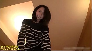 スレンダー体系の貧乳美脚の素人美女のおまんこクパァして生ハメセックスする無修正エロ動画！