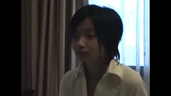 切れ長の目の韓国人の本物素人JK？が全裸になって巨乳とおまんこ披露する個人撮影無修正エロ動画！