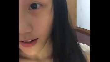 中国人のすっぴんノーメイク素人ロリ美少女が自撮りで美乳＆おまんこ撮影した無修正エロ動画！