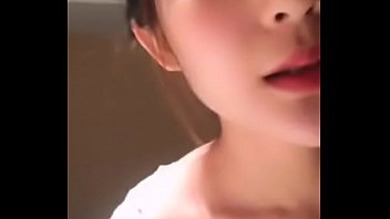 超漂亮過ぎる素人の美女が自撮りで素っ裸で美巨乳＆おまんこを晒す無修正エロ動画！