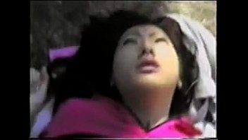 本物の素人の女子高生と青姦でおまんこ激ピストンしながらビデオカメラで個人撮影ハメ撮りした無修正エロ動画！