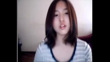 ごく普通の清純系の中●生？風の美少女がМ字開脚でおまんこクパァしてオナニーする自撮り無修正エロ動画！