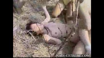 人間のクズの基地外レイパーの二人組に路上で拉致られて山奥で全裸でおまんこレイプされる普通の女子高生‼