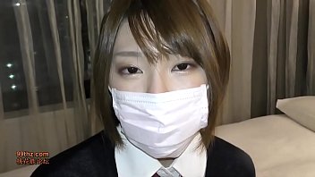 超高画質¡!マスクで顔を隠した顔出しNGの凛とした顔の女子高生のおまんこにチンポ挿入して精子を勢いよく飛ばす無修正エロ動画!¡