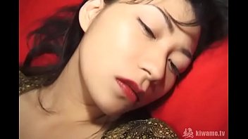 佐々〇彩夏似のスレンダーキレかわ美女のお姉さん！コスプレでディルド×オナニーでSEXYに悶える！