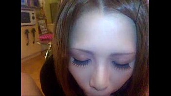 マツエク全開のケバケバしい鬼ギャルの彼女にデカチンをフェラさせる無修正！