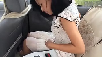 キュートすぎる激カワ美少女ロリ娘に野外で放尿させてカーSEXする鬼畜なロリコン野郎！