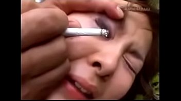 山奥でミニスカJKを追いかけて捕まえて鬼畜な強姦魔が暴行を加えて無理やりフェラさせてチンポをおまんこに挿入する3Pレイプ！
