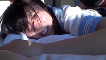 超超普通系のブサカワな素人娘のパイパンおまんこにチンぽ挿入して精子を顔射する高画質無修正