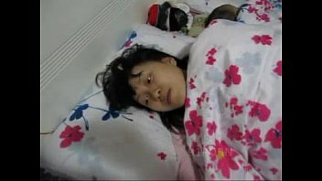 巨乳でブサカワな素人の彼女にフェラさせて手コキさせてベッドでおまんこ鬼突きするwww