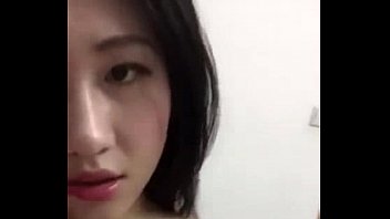 剛毛おまんこの刺青美女が自撮りでオナニーする無修正エロ動画
