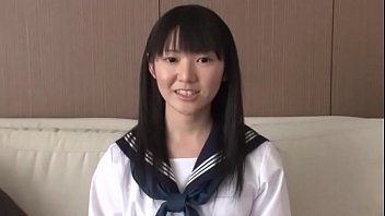 清純派形の丸顔美少女JKが顔射されて顔面を汚す！