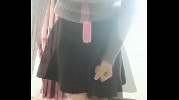 素人美少女がローターをおまんこに仕込んで散歩する自撮り無修正動画！