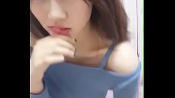ミステリアスな素人美女がお姉さんが卑猥なオナニーをする自撮り無修正です！