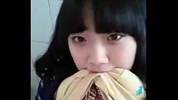 素人貧乳ブサカワ娘の自撮りオナニー無修正です！