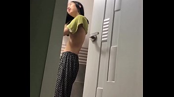 ごく普通の素人カップルの生々しさ満点のハメ撮り無修正です！