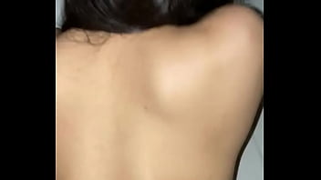美女っぽい女子大生の彼女のおまんこをバックで激ピストンしてスマホで個人撮影した無修正です