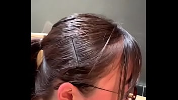 色白美白の素人眼鏡美女とハメ撮りした無修正です！