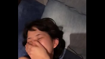 デカパイのブサカワ娘のおまんこをパコパコする無修正投稿エロ動画です