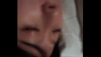 痩せてる体型でナイスな腹筋の美女のおまんこを突いてイキ顔を堪能する無修正です