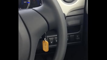 彼女に車の中でフェラをさせて個人撮影した無修正です