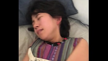 透き通った美肌でムチムチ体型でAカップちっぱい貧乳の人妻のおまんこにチンチン挿入したハメ撮り無修正です