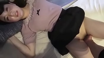 パイパン童顔女子高生とエッチする無修正です