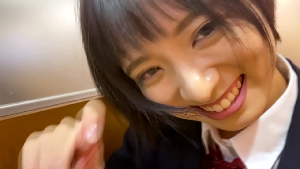 丸出しおまんこ生ハメさせる貧乳女子高生の無修正です