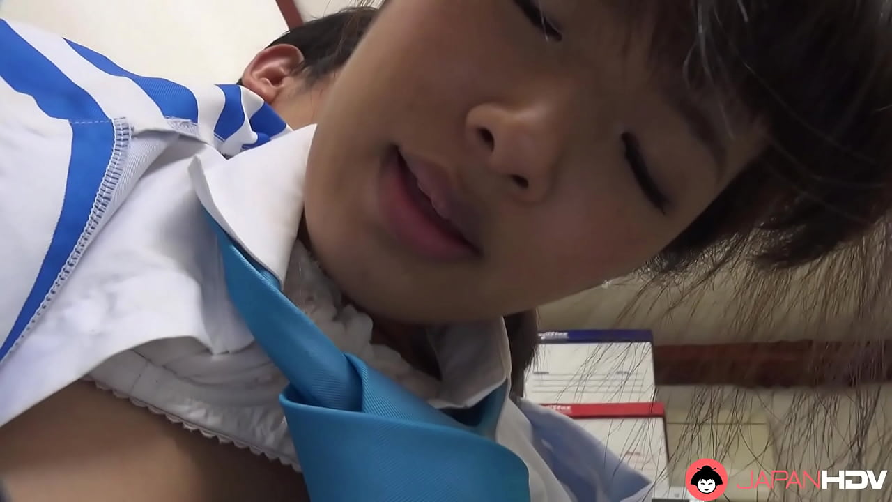 アルバイト中に欲情生ハメされるJKの無修正です